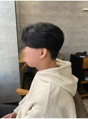 黒髪前髪かき上げ刈り上げマッシュ