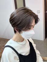 ソエル(Soell)&nbsp;前下がりショートヘア　オリーブカラー　アースカラー　似合わせ