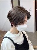前下がりショートヘア オリーブカラー アースカラー 似合わせ