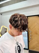 スイ(sui)&nbsp;スペインカール 金×茶　ハイライト　メンズパーマ　金メッシュ