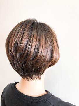 キュキュラ(CuCuLa) くびれショートヘア【ベージュカラー】Martin beige