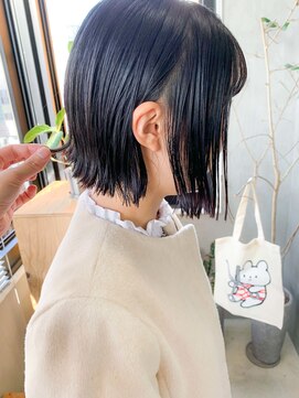 テトヘアー(teto hair) 切りっぱなしボブ、スリークボブ、外はねボブ、暗髪
