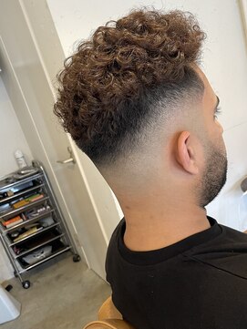 アンティコ(Antico) スキンフェード メンズパーマ バーバーヘア ノーセット