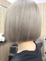 イリ 心斎橋(ili)&nbsp;ハイトーンカラーミルクティーベージュレイヤーカット