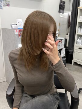 アオ(ao.) ブリーチなしベージュレイヤーカット