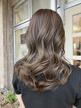 ヘアアンドメイクグラチア(HAIR and MAKE GRATIAE)の写真/顔周りレイヤーで小顔印象♪レイヤーカットとオイルストレートで輝く艶髪へ☆