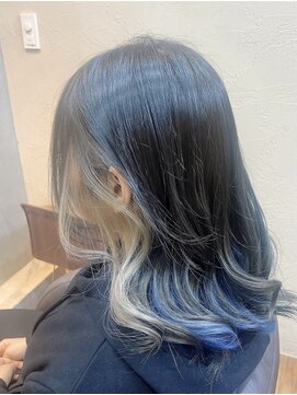 シェルビー 新宿(SHELBe) 黒髪×インナーオリーブグレー[新宿/白髪ぼかし/ヘッドスパ]