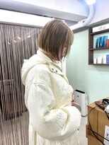 スイ(suii.)&nbsp;白髪ぼかし透明感カラー×ミニボブ×顔まわりレイヤー下北沢