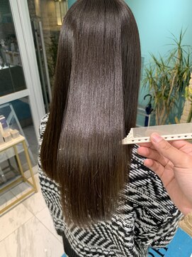 リーホリエ(Lee Horie) 美髪ストレートヘア