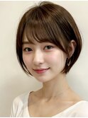 大人ナチュラル耳かけショートボブくびれ丸みショート前髪あり