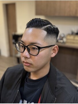 ジェイソンバーバー 2nd(JASON BARBER) メンズカットの王道！サイドパートスタイル(スキンフェード）