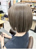 透明感グレージュで魅せる大人ボブ
