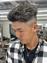 ニコ トウキョウ ロジック(nico TOKYO Logic) 極道パーマホワイトメッシュフェード短髪メンズ髪型