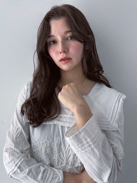 ユーフォリア 青山(Euphoria) 抜け感ロングヘア 艶カラー 大人の上品スタイル