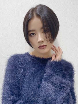 エアー 青山(AIR) 前下がりセンターパートショートカットハンサムショート