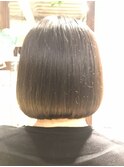 シンプルなツヤのあるお客様ボブスタイル。