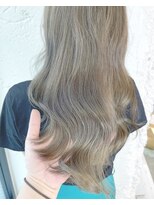 ボックスミコ(Box mico.)&nbsp;カーキベージュでふんわりモテ巻きスタイル