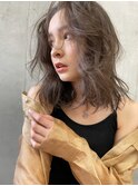 オリーブベージュ