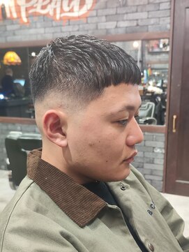 スリーセント 栄(3/cent) ミドルフェード/クロップスタイル/フェードカット