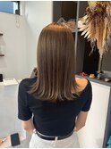ツヤ感ストレート × 透明感ベージュ