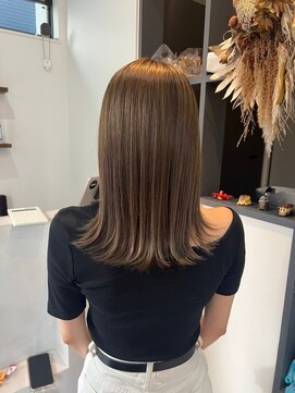 シエン(CIEN) ツヤ感ストレート × 透明感ベージュ