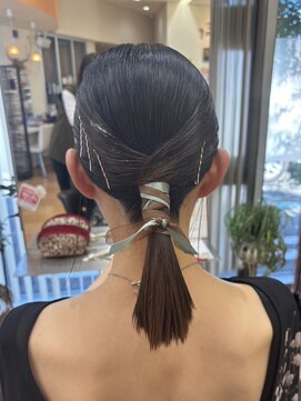 イツミヘアーループ(itsumi) お呼ばれヘア 【 艶感×リボンアレンジ 】