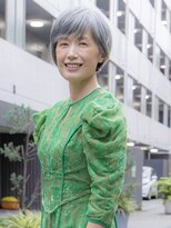 くらげ美容院 武蔵小杉&nbsp;グレイヘアを上品に。オトナの丸みショート[40代50代60代]