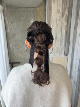 リロ(RiLo) ポニーテール×あみ下ろしアレンジ