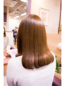 カラーリリー(calla lily) まとまり抜群♪鎖骨下ミディ☆