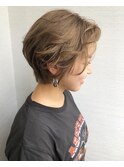 __ナチュラルショート×顔まわりウェーブ×クリアベージュ