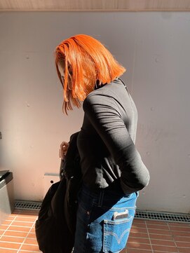 フィーネ つくば(Fi-Ne) アプリコットオレンジ　オレンジカラー　切りっぱなしボブ