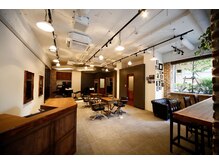 【美髪のパートナー】その場限りの施術ではなく、生涯付き合える信頼関係を。貴女の専属美容師として