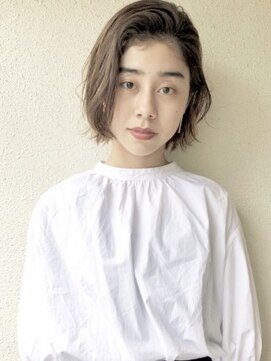 コクーン(Cocoon) 大人世代に人気の前髪かきあげボブ