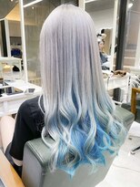 デイズ(days)&nbsp;人気のインナーカラー☆ホワイトアッシュグレージュにブルー