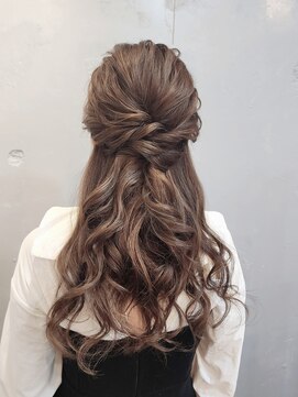 エフェ(effet) ウェーブねじりハーフアップ