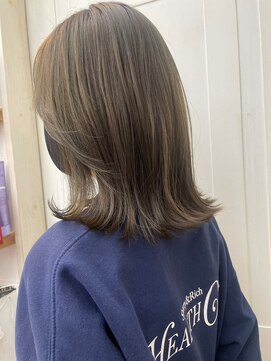 ナンバー リコ 名駅 ジャム 名古屋(N° rico JAM) 外ハネくびれカット　レイヤーカット　似合わせカット　アッシュ