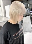 ホワイトブロンドボブ