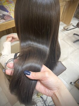 アイズヌーボー(I's NUBOU)の写真/内側からキレイな艶髪美へ。お手入れが楽でずっと触っていたくなるナチュラルストレートな縮毛矯正を…