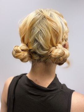 アールエーサロンモノクロ 秋葉原(RA SALON モノクロ) ツインお団子