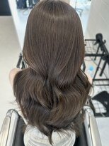 ココ 原宿(KOKO)&nbsp;M黒髪小顔ヘアオリーブグレー艶髪クラゲヘアーココアベージュ