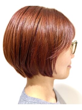 大人に似合う深みピンクの丸みショート