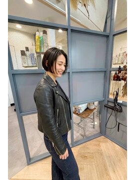 ティルヘアー(TiLL HAIR) 暗髪 ショートボブ シャープ クール