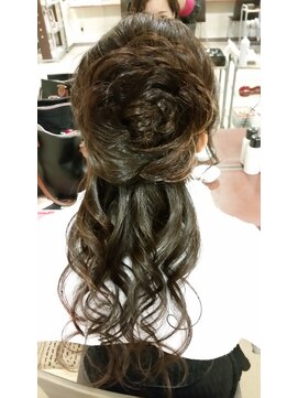 ヘアメイク アンク ハーフアップアレンジ