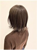 柔らかいオリーブグレージュ×外ハネボブ