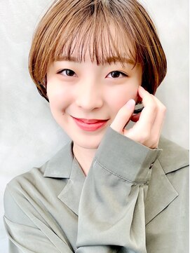 ソーコ 渋谷(SOCO) 10代20代30代大人かわいいひし形丸みショートボブベージュ（徳竹