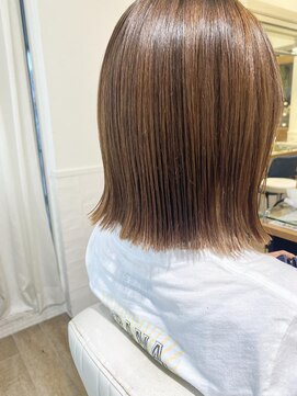 ネオリーブ チロル 横浜西口店(Neolive CiroL.) 外ハネボブ ミニボブ 縮毛矯正 美髪