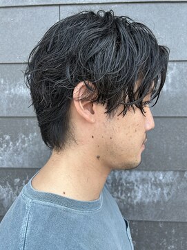 ヒュイル バイ ニアウ(Hwyl by Niau) メンズセンターパートスパイラルパーマニュアンスパーマ