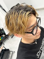 フゥ 宇都宮(FeU)&nbsp;波巻きパーマセンターパートツイストスパイラルパーマ刈り上げ