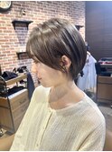 耳かけが可愛い、丸みショート
