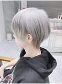 ウルフショートヘア　ケアブリーチデザイン　ホワイトカラー